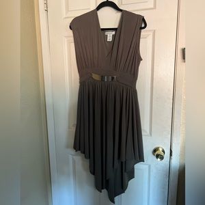 Cute sleeveless flowy olive green dress.